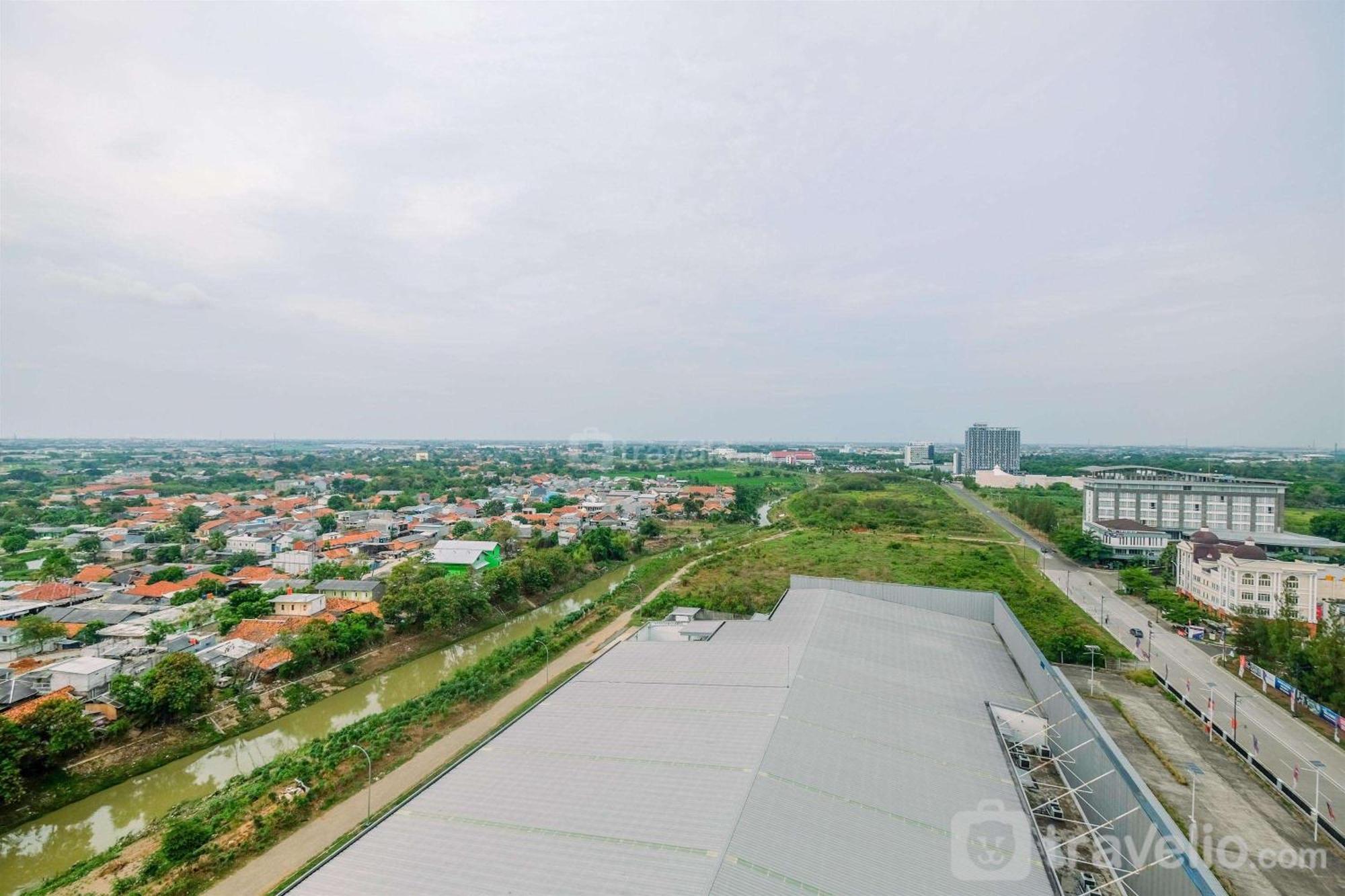 Fully Furnished With Comfortable 1br At Mustika Golf By Travelio Apartemen